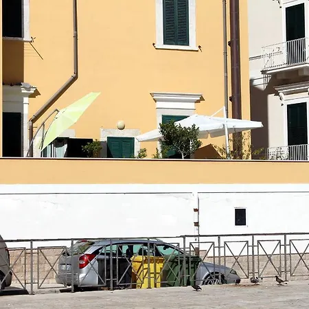 La Loggia Di Paola * Trani